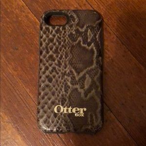 Limited edition IPhone 7 OtterBox case🐍🦎